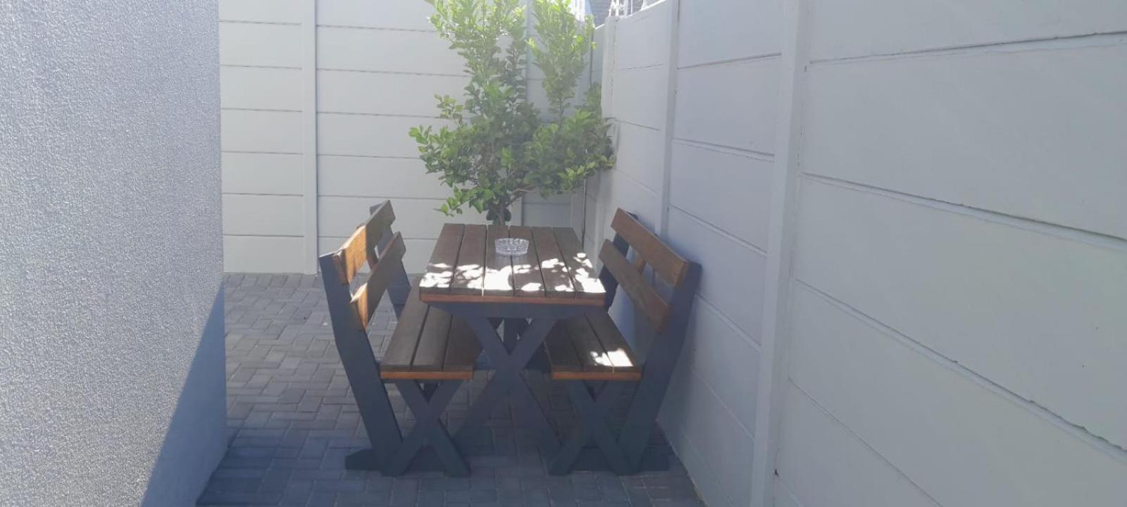 Sunningdale White House Apartment Cape Town