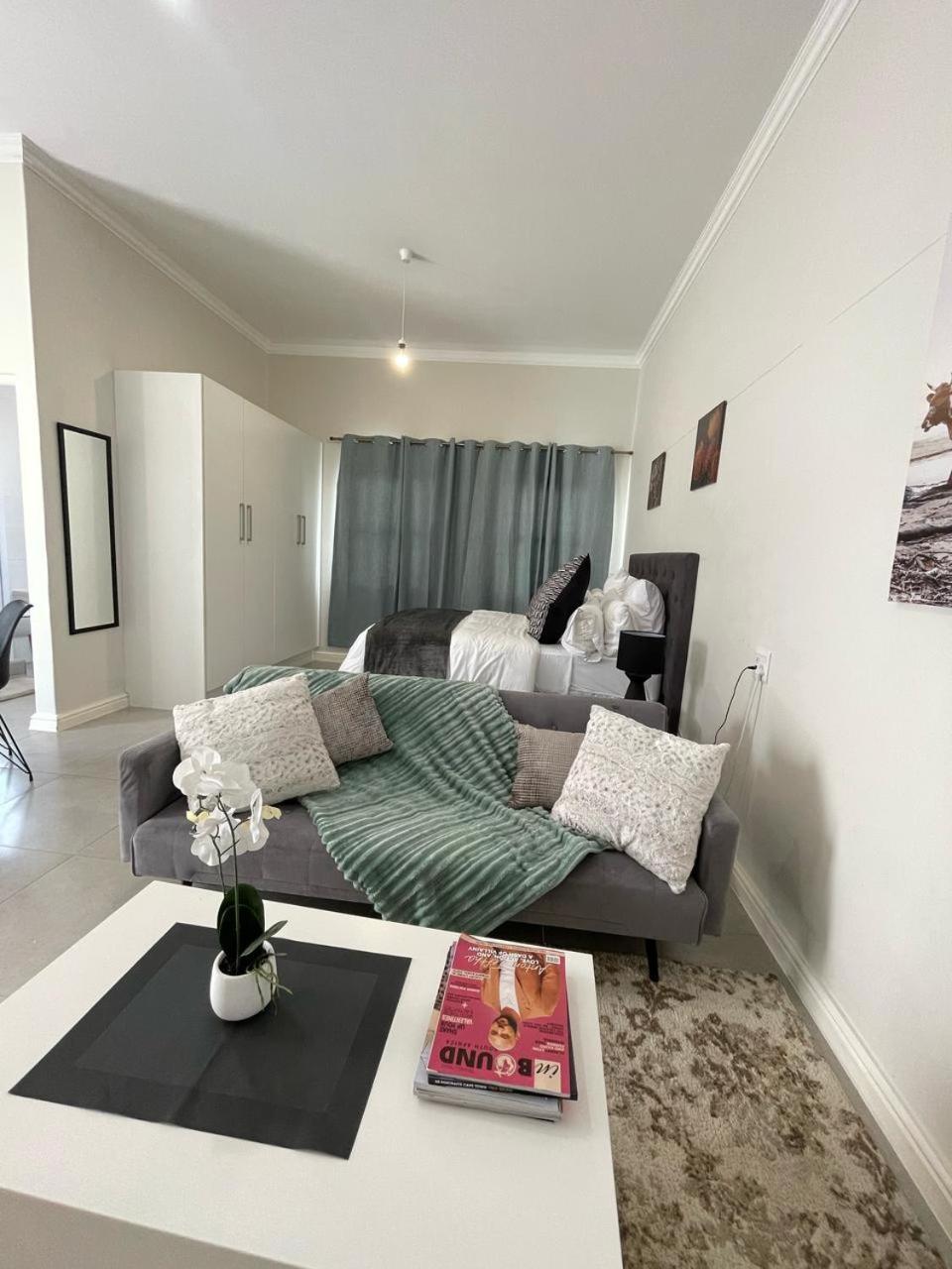 Sunningdale White House * Cape Town